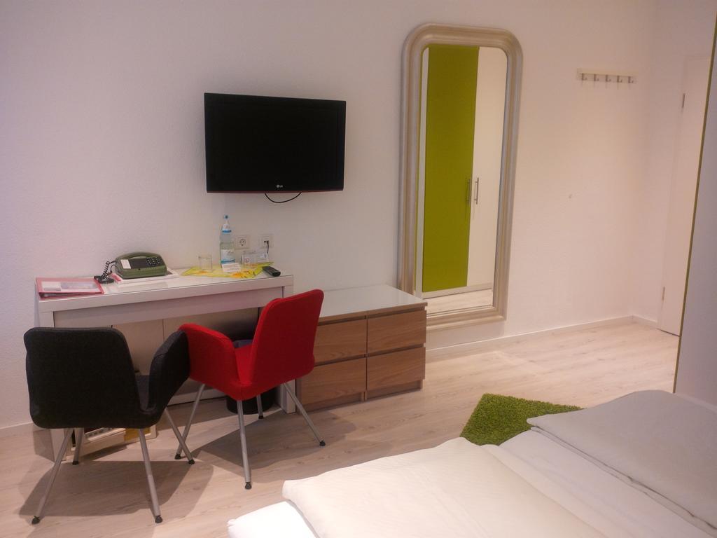Hotel Barbarossa Karlsruhe Stadtmitte Cameră foto